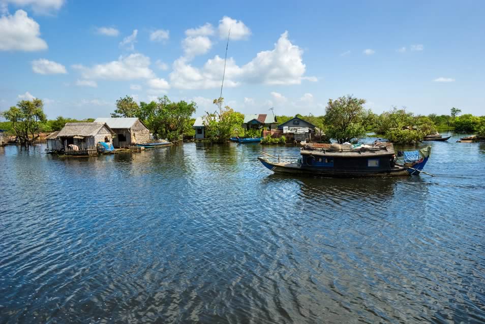 Floating House and Houseboat on Lake Tonle Sap